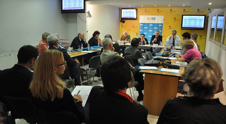 First round table_web_730