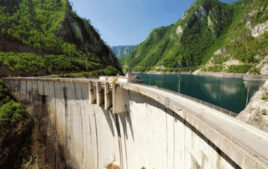 Vlada Crne Gore trazi podrsku finansijskog investitora da otkupi akcije A2A u EPCG