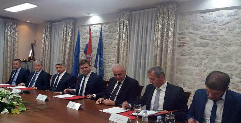 Potpisani ugovori za unapredjenje vodovodne i kanalizacione mreze tri hrvatske primorske opstine