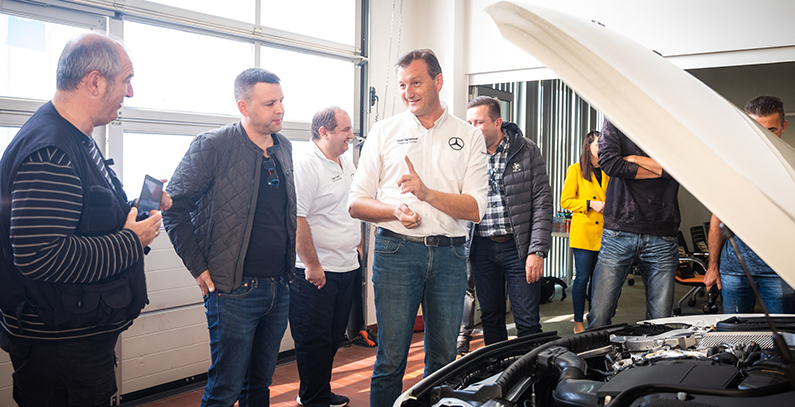Mercedes-Benz organizovao obuku medija za plug-in hibrid E-Klase
