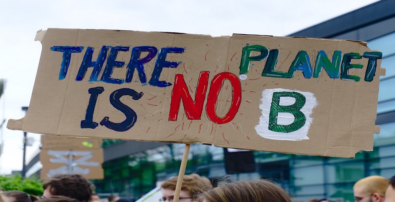 U Beogradu počeo drugi protest „Petkom za budućnost“, jedan od nekoliko hiljada širom sveta