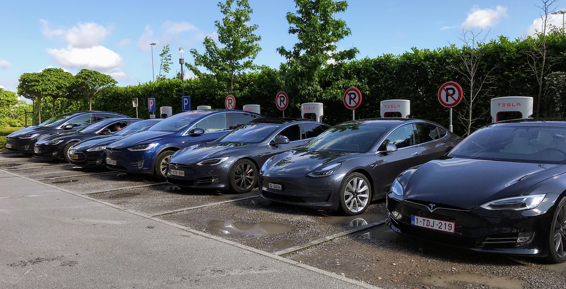 Tesla pretekao Toyotu na berzi i postao najvrednija automobilska kompanija