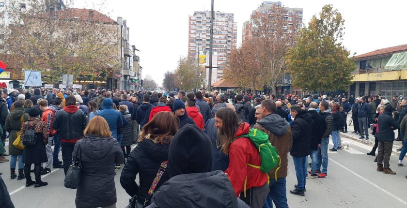 blokirali saobracaj spornih zakona Rio Tinta