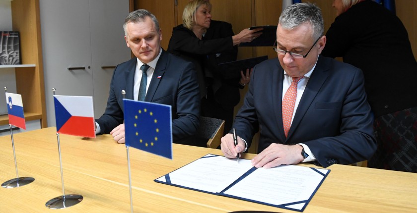 Slovenija ispunila nacionalni cilj za zelenu energiju statistickim prenosom iz Ceske