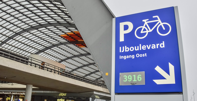 Podvodna garaza za bicikle u Amsterdamu