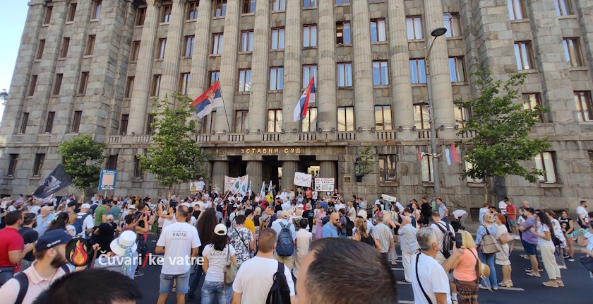 Demonstranti katanac ulaz Ustavni sud Srbije Rio Tintovog projekta Jadar