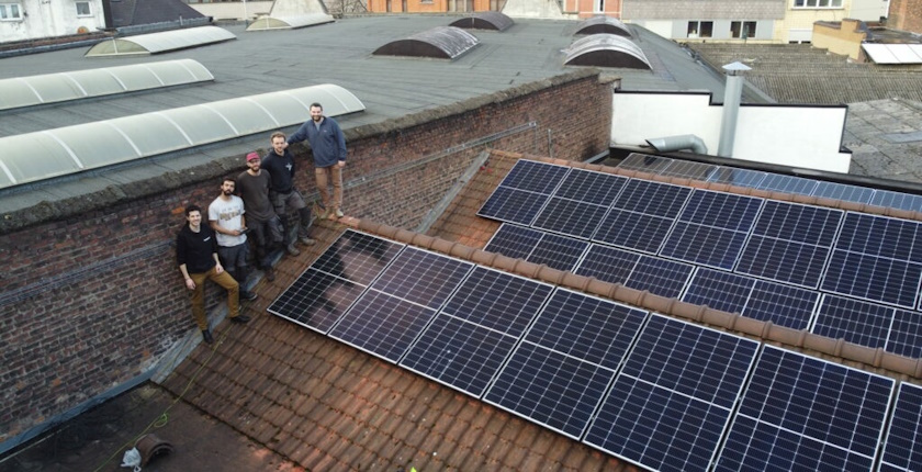 Energetska zadruga u Briselu omogucila obnovljivu elektricnu energiju organizaciji koja pomaze beskucnicima