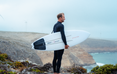 daska za surfovanje napravljena od reciklirane elise vetroturbne