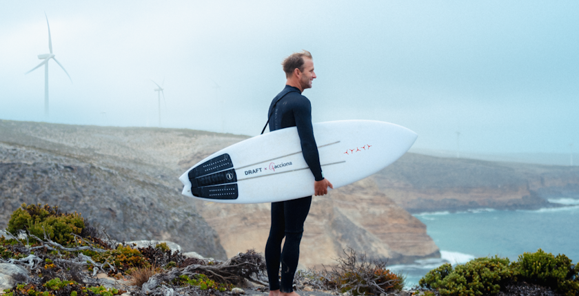 daska za surfovanje napravljena od reciklirane elise vetroturbne