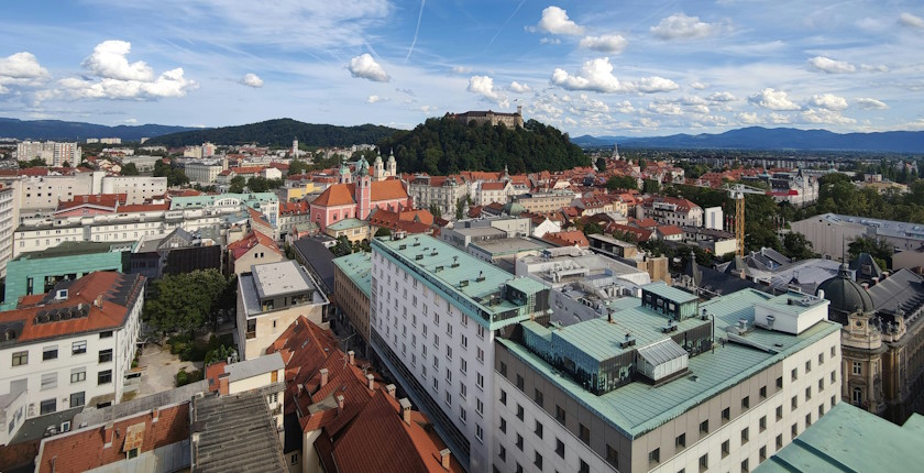 Slovenija prva u Evropi plasirala obveznicu za odrzivost milijardu evra