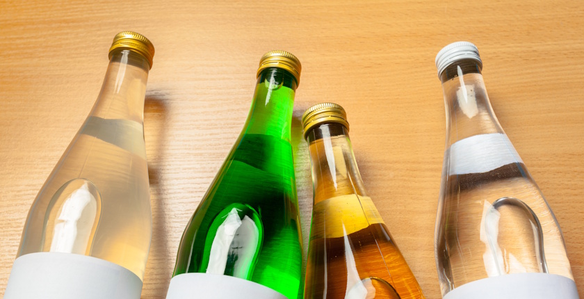 Pica u skalenim bocama sadrze vise mikroplastike od onih u plasticnim bocama