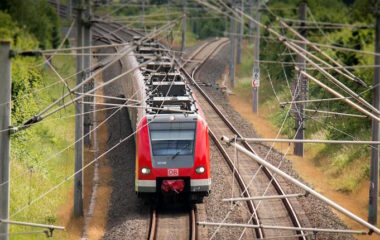 Let avionom je i do 26 puta jeftiniji od voza, iako znatno više šteti klimi
