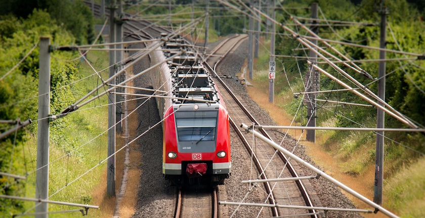 Let avionom je i do 26 puta jeftiniji od voza, iako znatno više šteti klimi