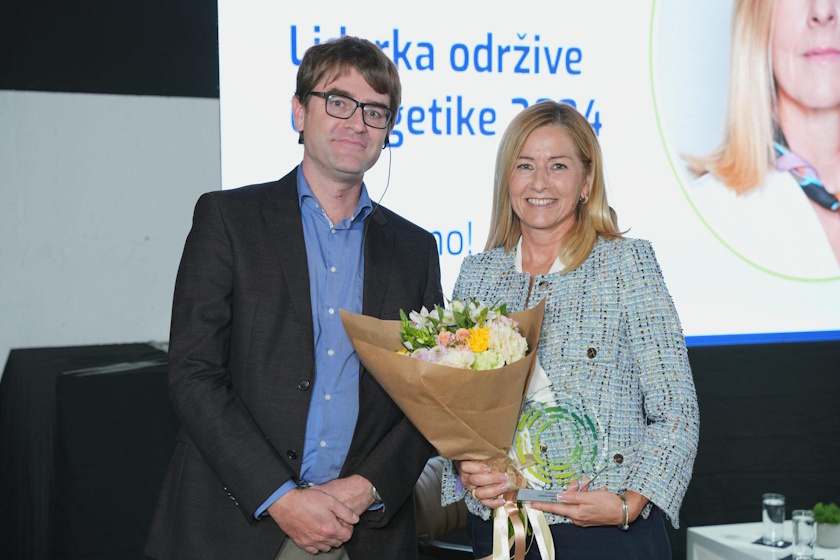 Foto: Til Barmejer, vodja projekta GIZ-a, i dobitnica nagrade za 2024. Svetlana Cerovic
