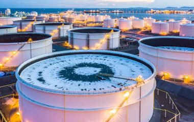 Cena Brent nafte zatvara mart u rekordnom mesecnom skoku