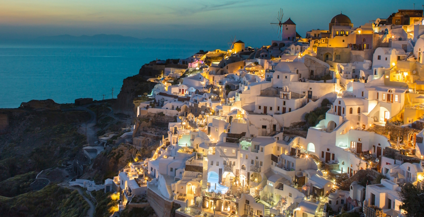 Santorini s Kikladima dobio struju iz kopnene Grcke podmorskim kablovima 