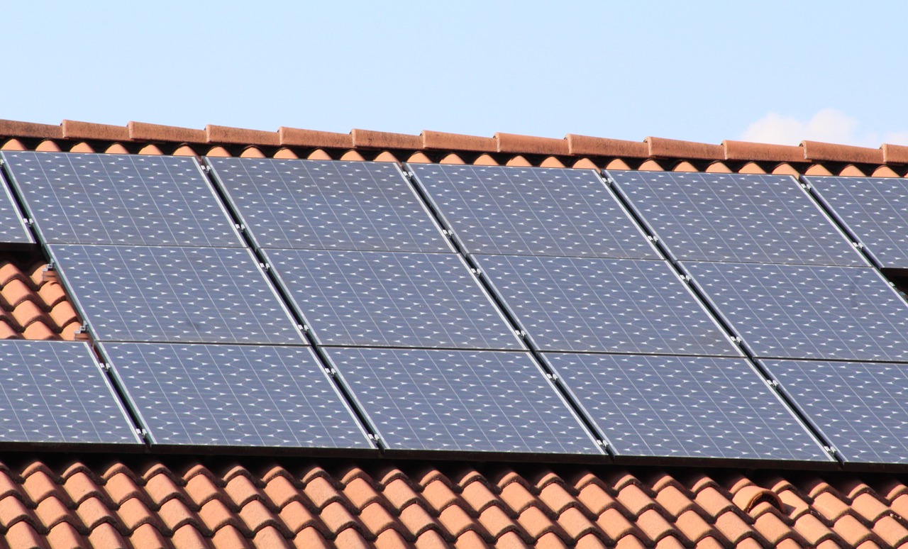 Ministry to prepare tenders for photovoltaic facilities in Greece