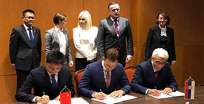 Belgrade Mayor signs contracts with Chinese companies to build waste water plant and heating pipeline