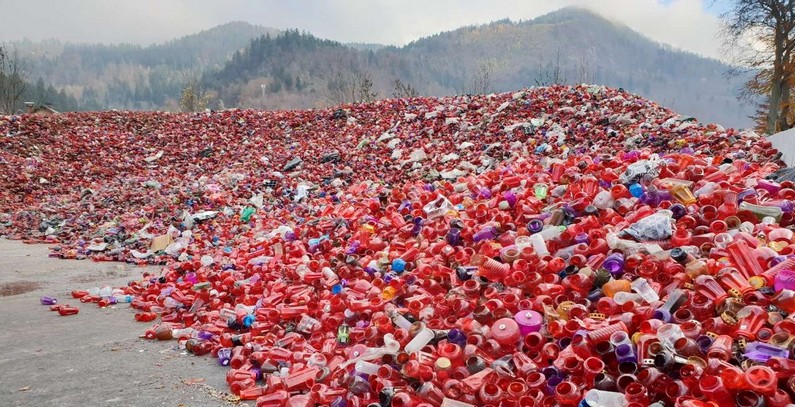 Slovenia plans emergency removal of piled up packaging waste, tomb candles