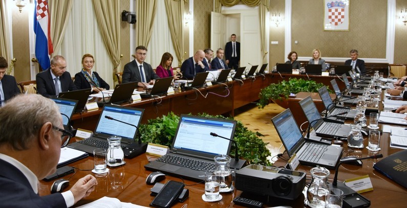 Government adopts bills on energy efficiency, renewable energy sources, high-efficiency cogeneration