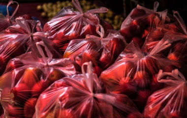 US states reverse single use plastic bag bans amid coronavirus pandemic