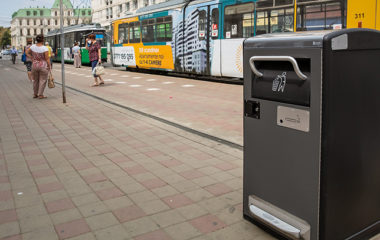 Romania-town-Iasi-smart-waste-bins-solar