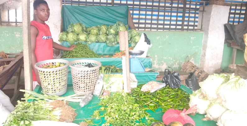 ColdHubs-farmers-cool-solar-power-clim@ main Ahmad Makiala