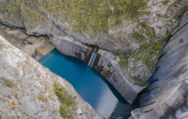 Montenegro utillity EPCG halve minimum price for sale 10 stake