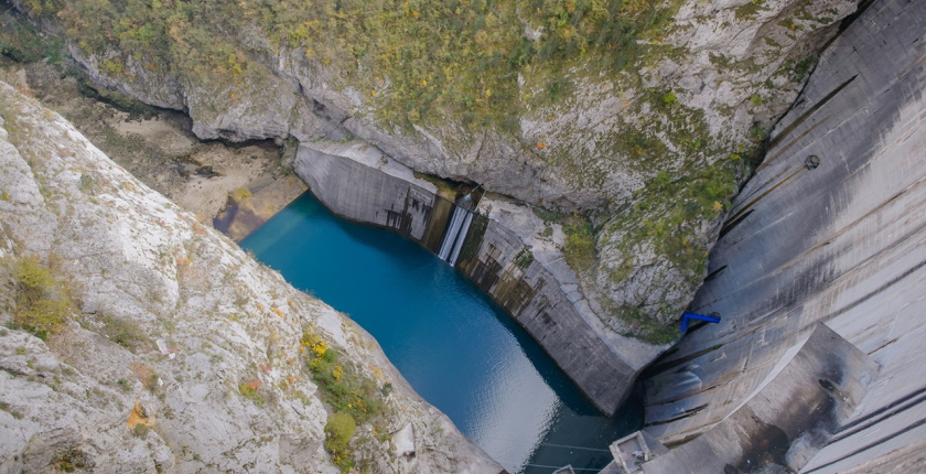 Montenegro utillity EPCG halve minimum price for sale 10 stake