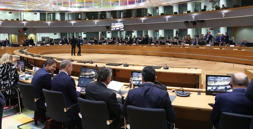 EU energy package talks paralyzed by gas price cap rift