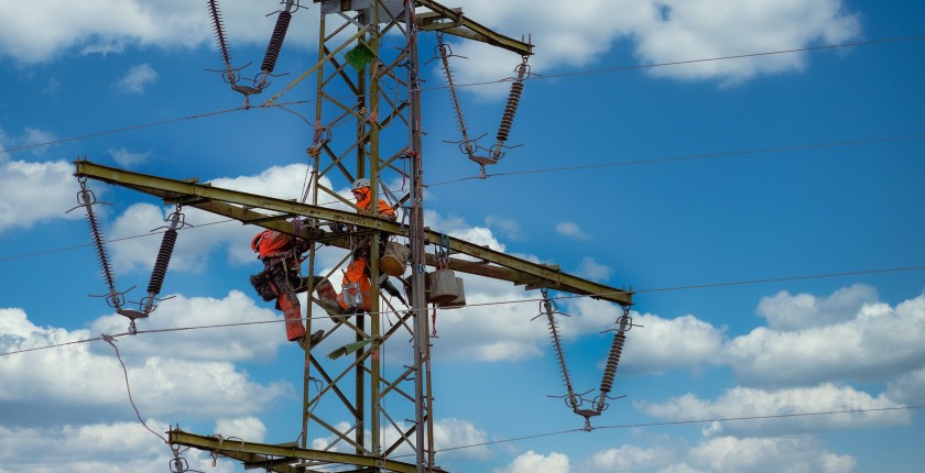 Bulgaria și România vor investi un total de 2,4 miliarde de euro în rețelele electrice
