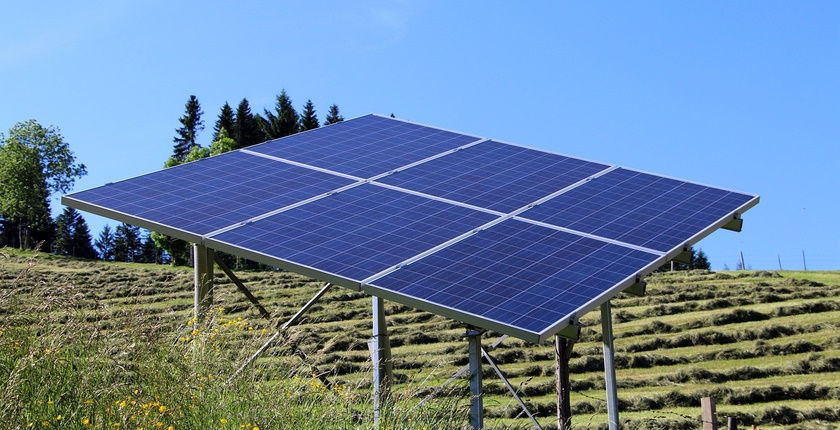 Majorul petrolier TotalEnergies cumpără cinci proiecte solare în România