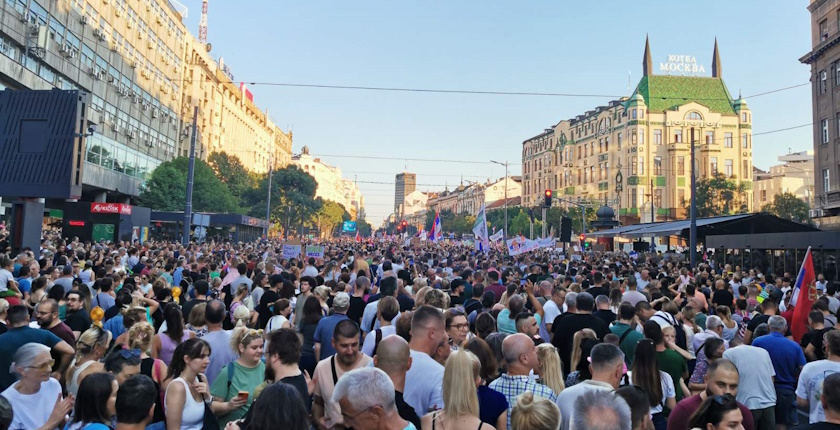 Protesters Serbia block railway campaign to ban lithium mining