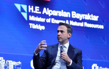 Bayraktar Turkey 100 GW wind solar capacity 2035