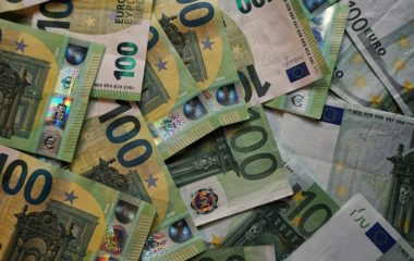 Greece 50 support businesses batteries