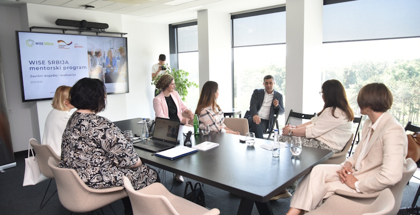 Radovan Grbović, Partner at Kinstellar, welcomes program participants